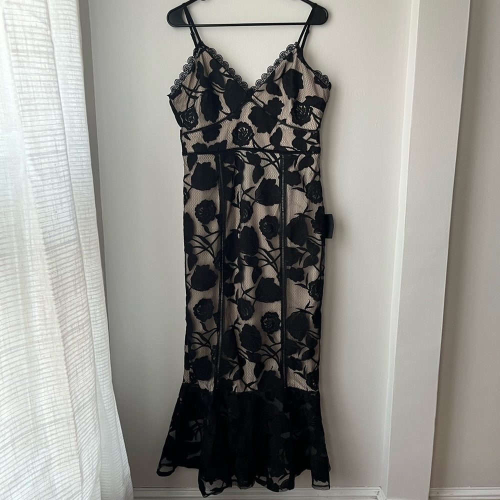 Women’s NWT Lulu's Alluring Dream Floral Mesh Trumpet Dress Size L